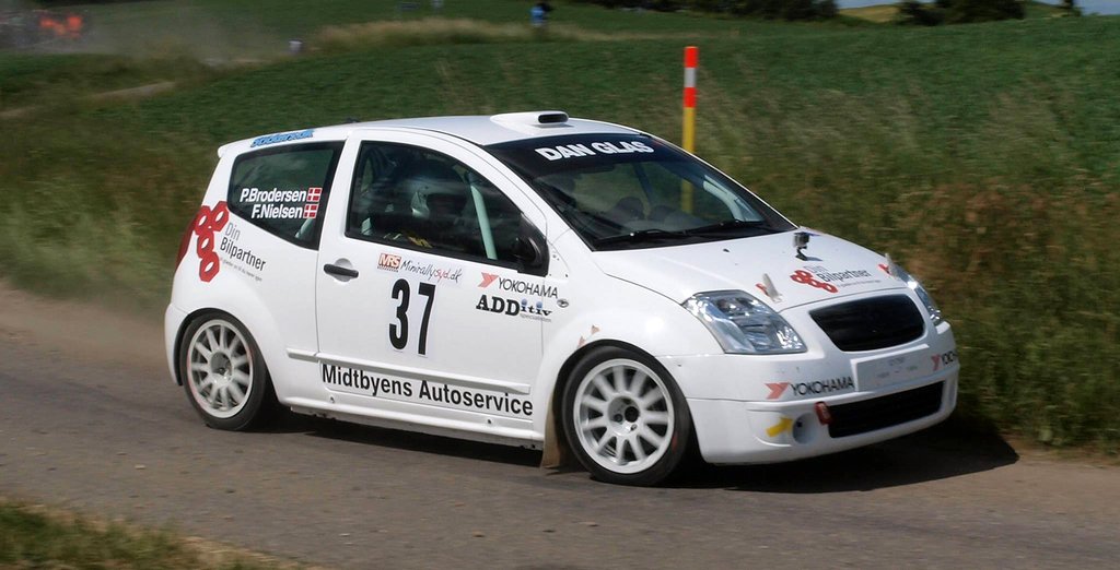 Arkivbillede - Frank Nielsen og Per Brodersen runder i et af de hurtige sving i Rally Sønderjylland 2016
(Foto: rallypics.dk-viggo.johansen)